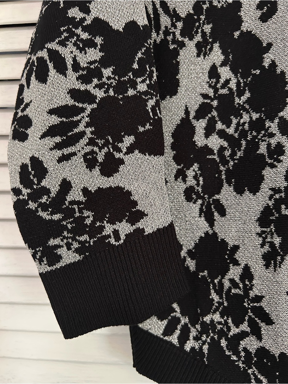 ADRIENNE VITTADINI Black
Silver Floral Metallic Knit
Dolman Sweater S | Glam - Picture 4 of 13
